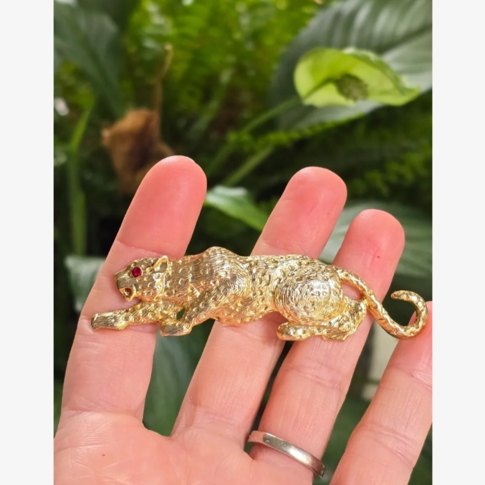 Ruby Eyed Leopard Brooch